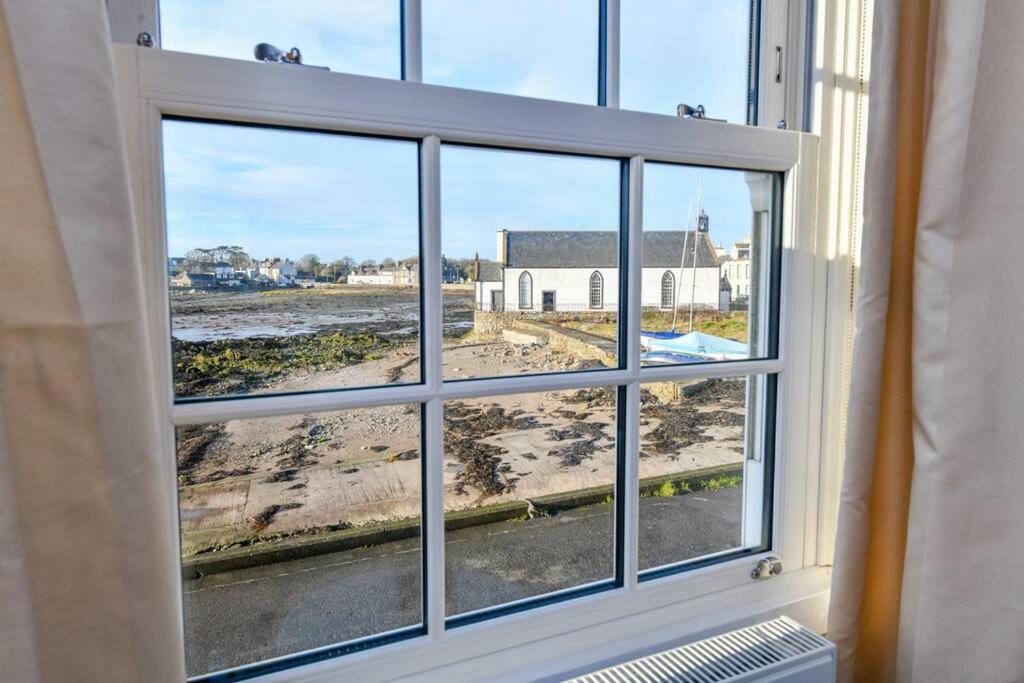 3 Bedroom Townhouse Right On The Harbour Isle of Whithorn Ngoại thất bức ảnh