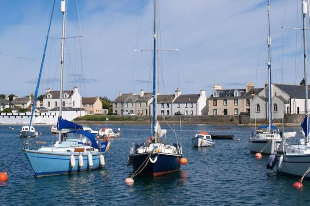 3 Bedroom Townhouse Right On The Harbour Isle of Whithorn Ngoại thất bức ảnh