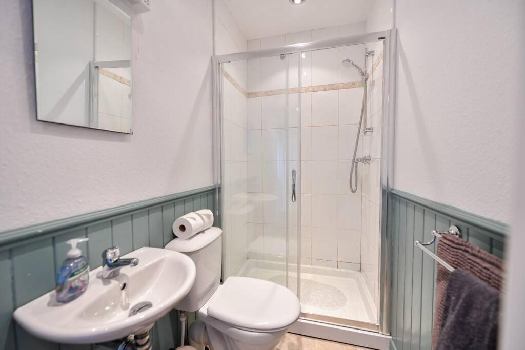 3 Bedroom Townhouse Right On The Harbour Isle of Whithorn Ngoại thất bức ảnh